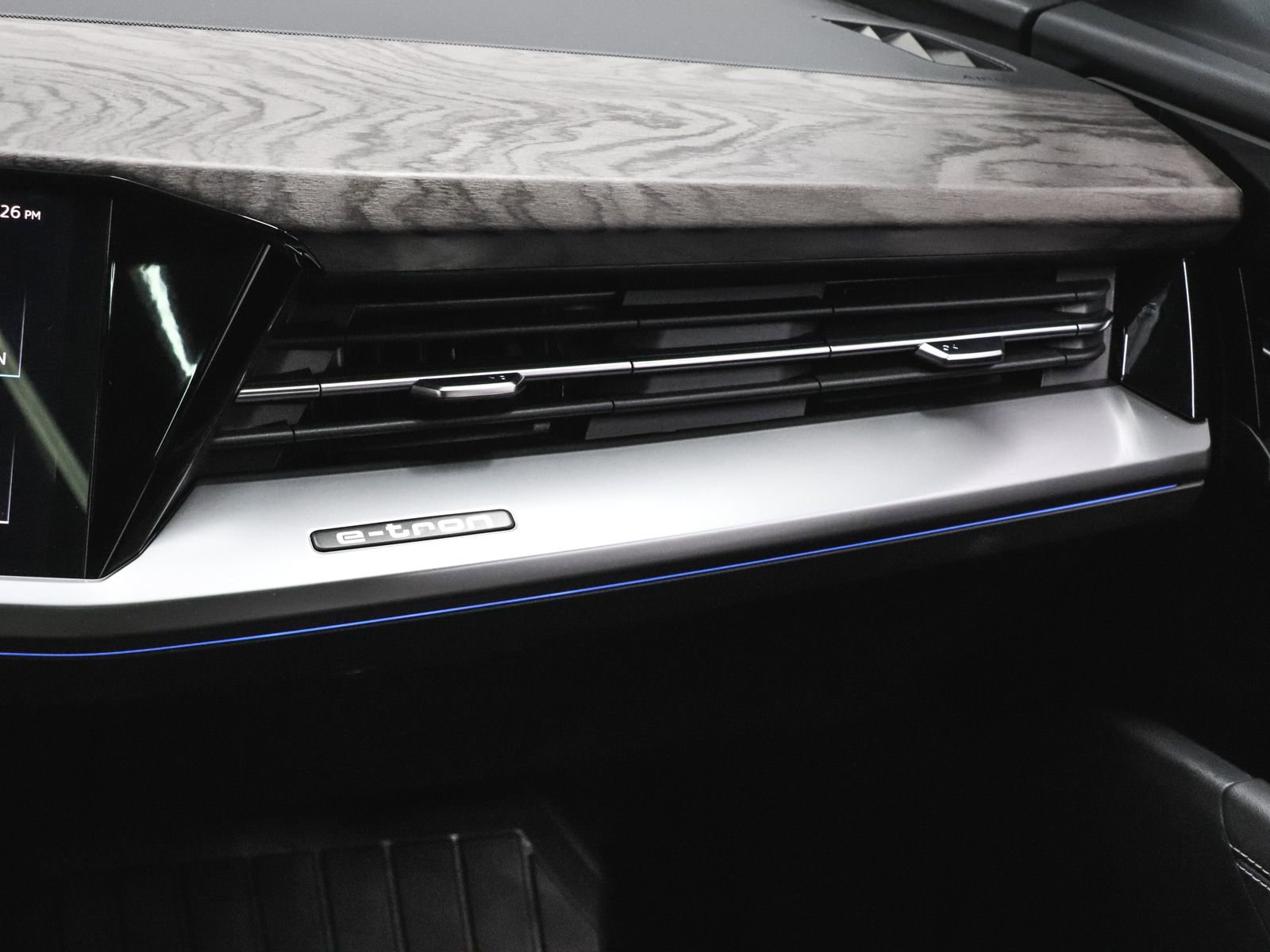 Used 2025 Audi Q4 e-tron Premium Plus w/ Premium Plus image 38