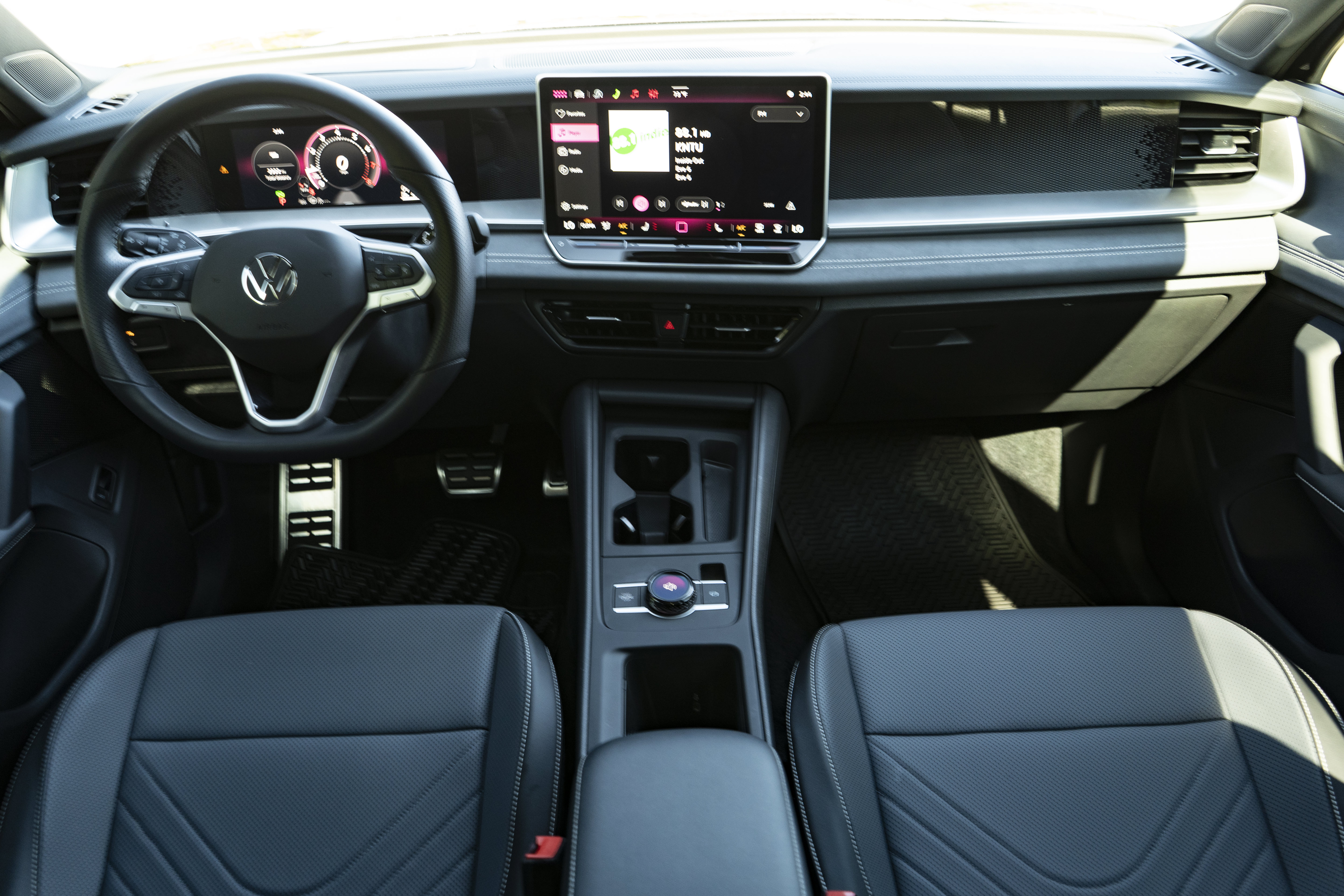 Certified 2026 Volkswagen Tiguan SE R-Line FWD image 24