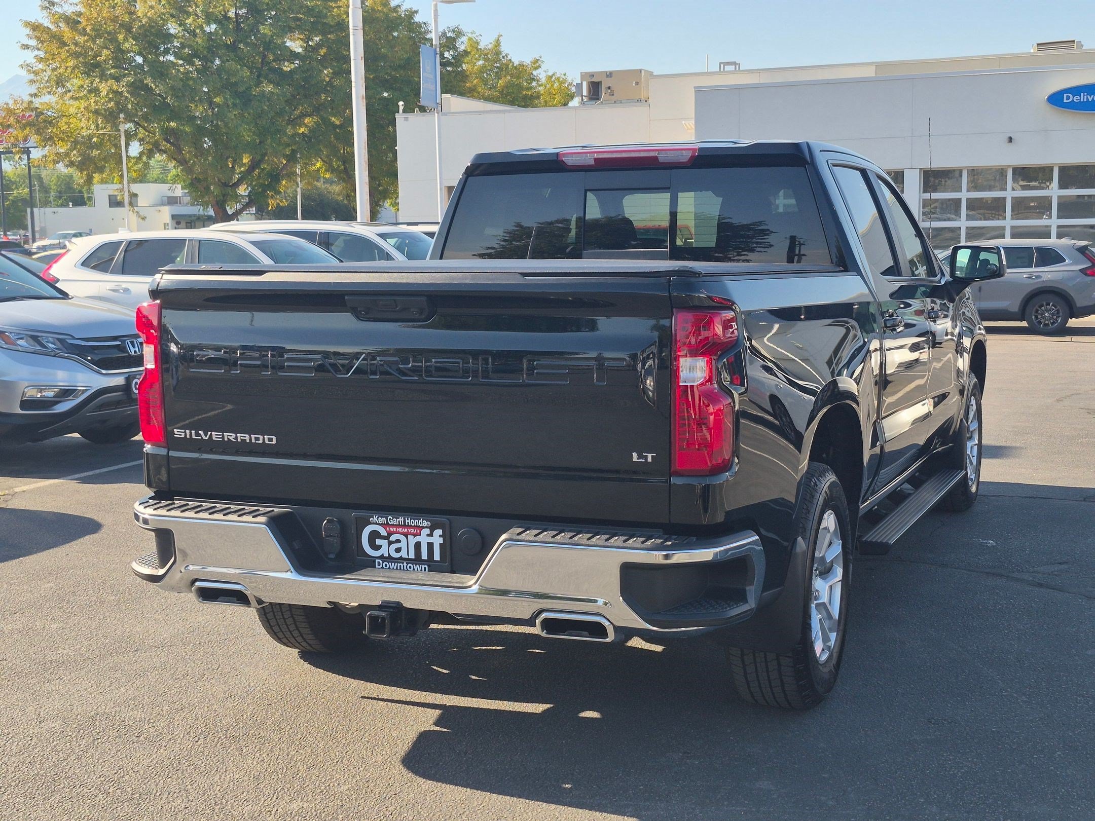 Used 2023 Chevrolet Silverado 1500 LT w/ Z71 Off-Road Package AWD/4WD image 3