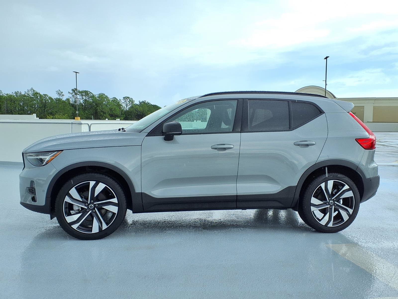 Certified 2025 Volvo XC40 B5 Ultra AWD/4WD image 4