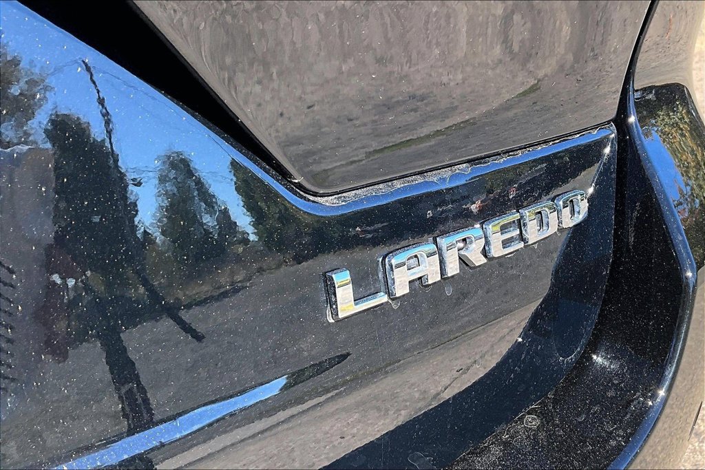 Used 2023 Jeep Grand Cherokee Laredo w/ Luxury Tech Group I AWD/4WD image 11
