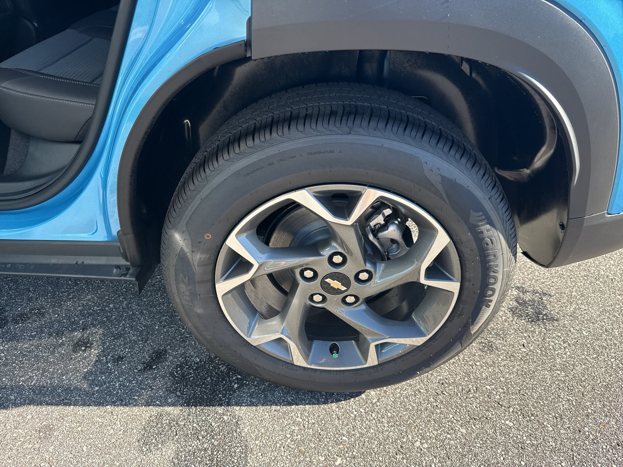 New 2026 Chevrolet Trax LT w/ Sunroof Package FWD image 21