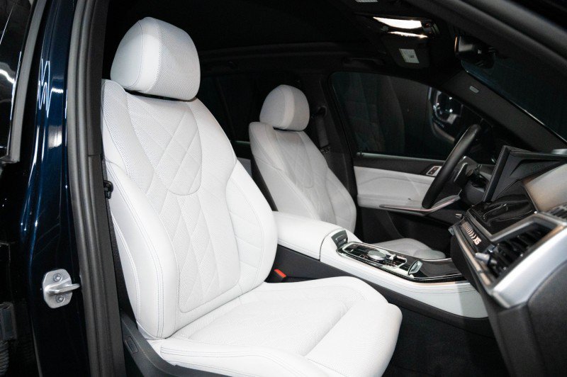 Used 2024 BMW X5 xDrive40i w/ M Sport Package AWD/4WD image 13