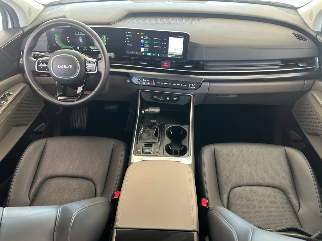 Certified 2025 Kia Carnival FWD image 15