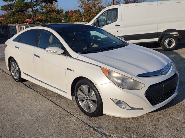 Used 2013 Hyundai Sonata Limited w/ Panoramic Sunroof Pkg FWD image 3