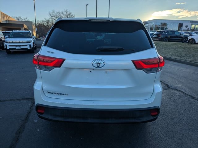 Used 2019 Toyota Highlander LE FWD image 5