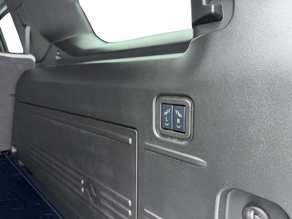 Used 2025 GMC Hummer EV 2X image 18