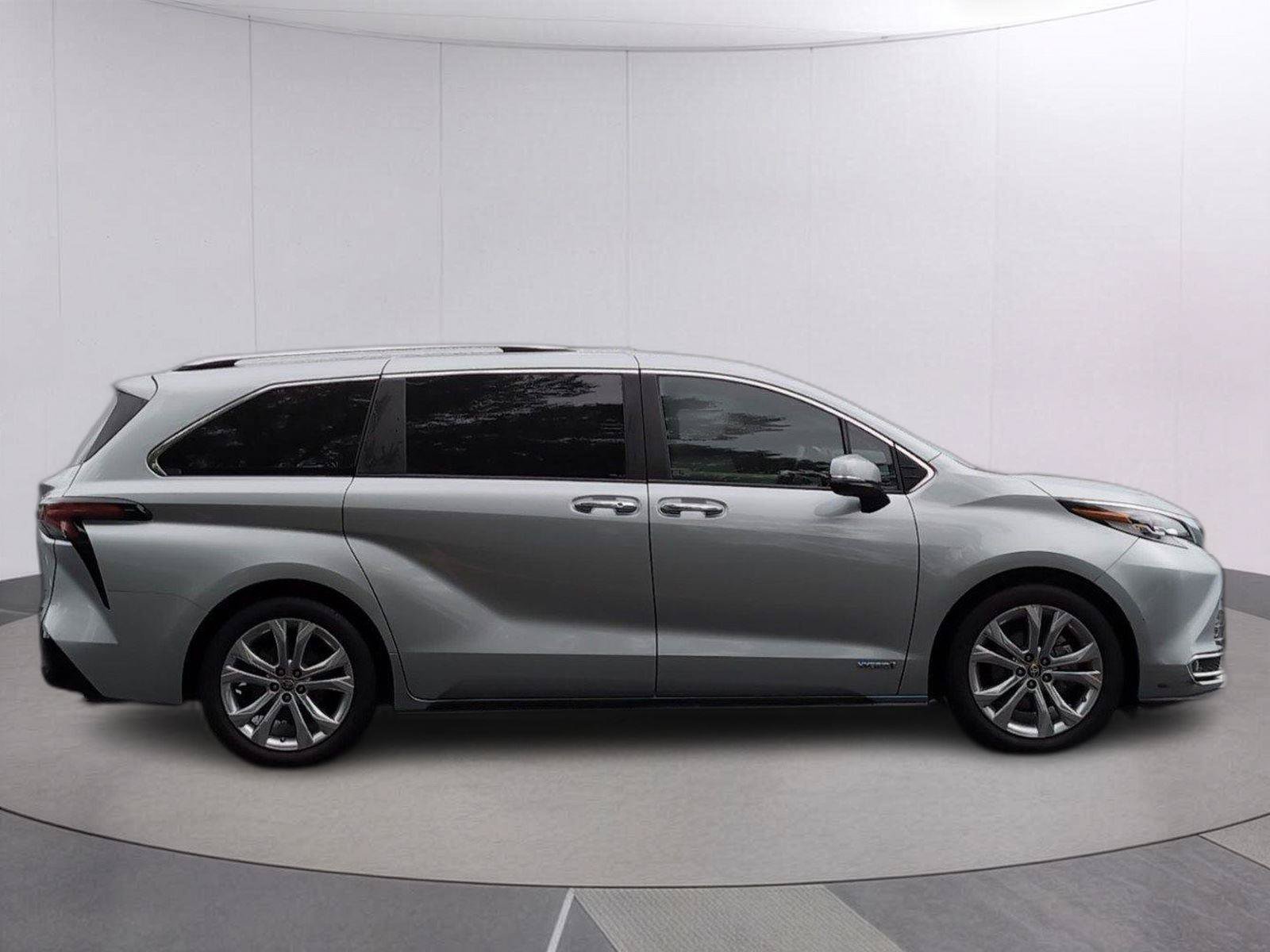Used 2021 Toyota Sienna Platinum FWD image 8
