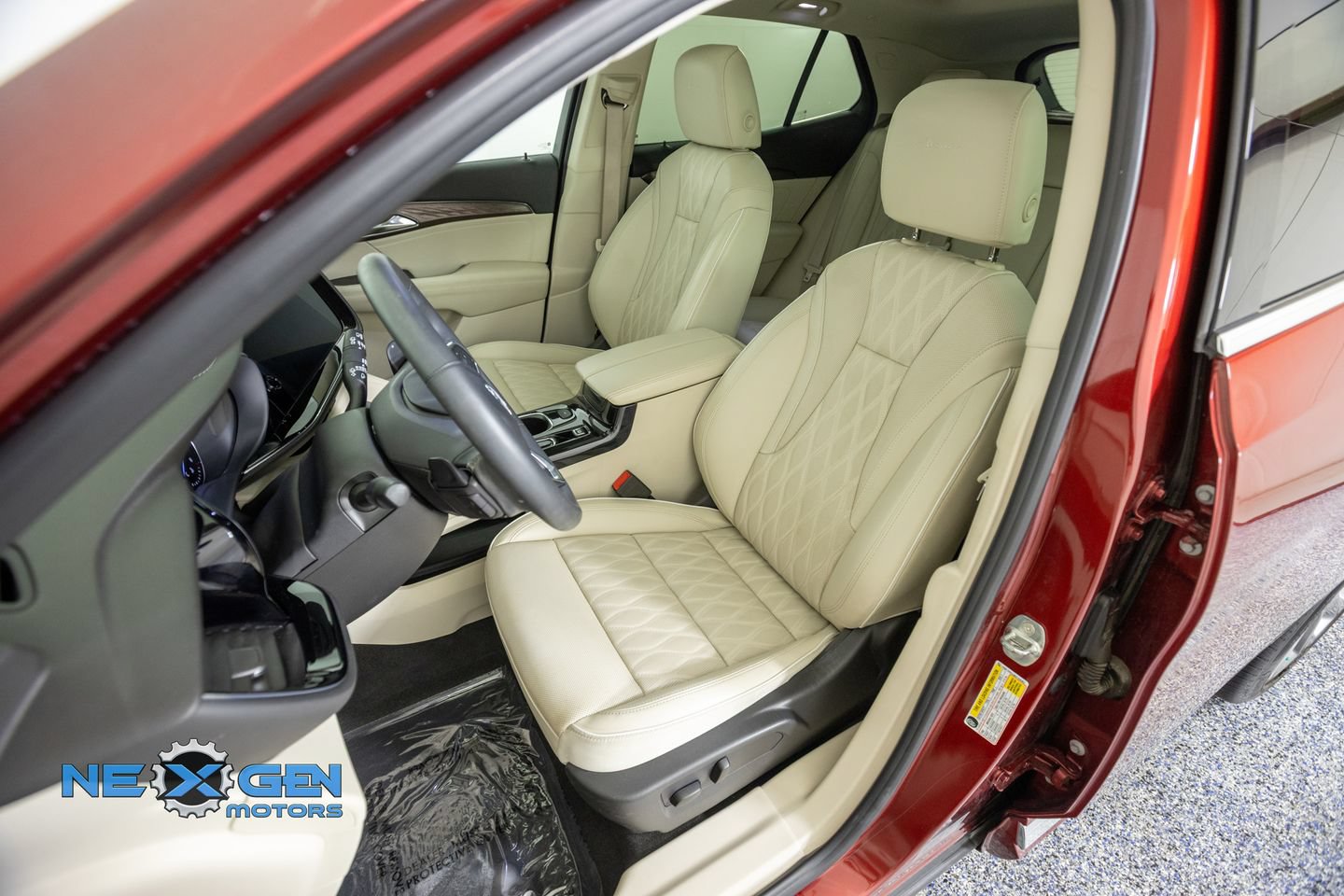 Used 2022 Buick Envision Avenir w/ Technology Package II FWD image 27