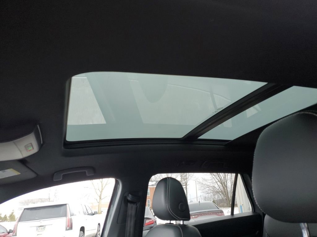 Used 2021 Volkswagen Atlas Cross Sport SE image 31