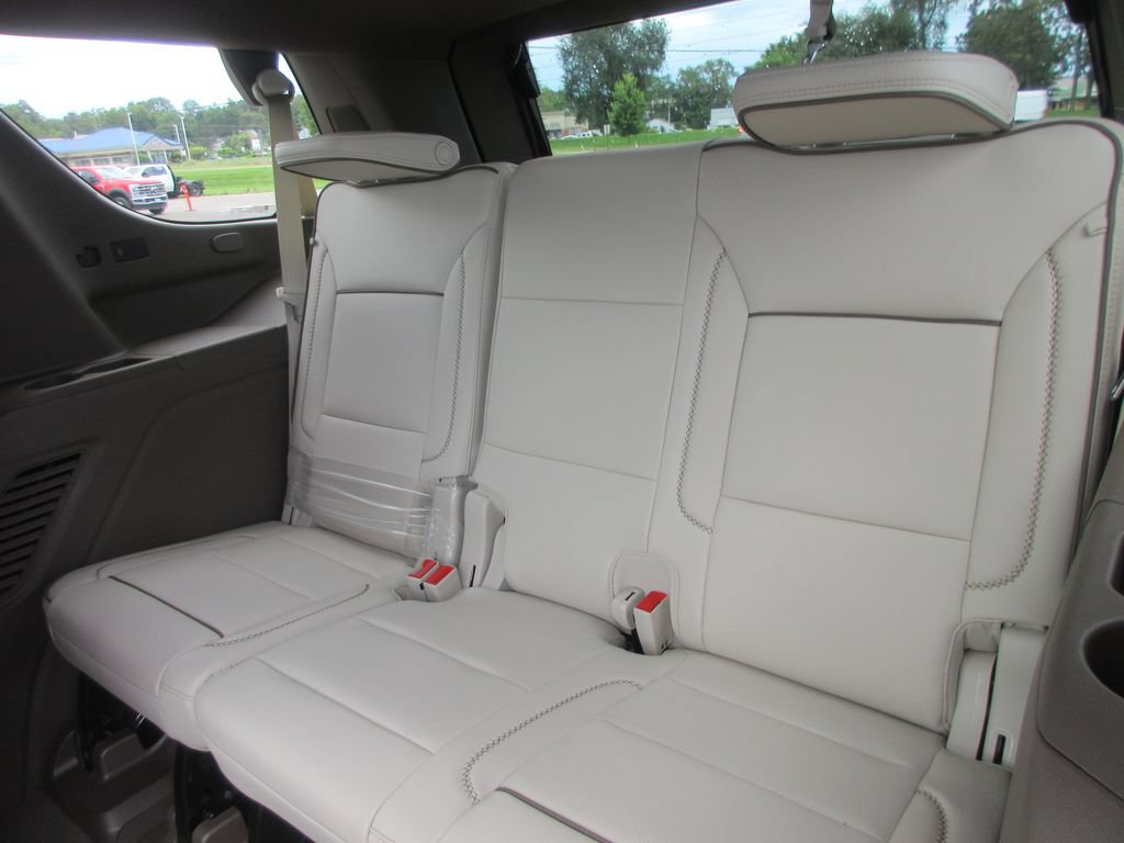 New 2026 GMC Yukon Denali w/ Denali Reserve Package AWD/4WD image 13