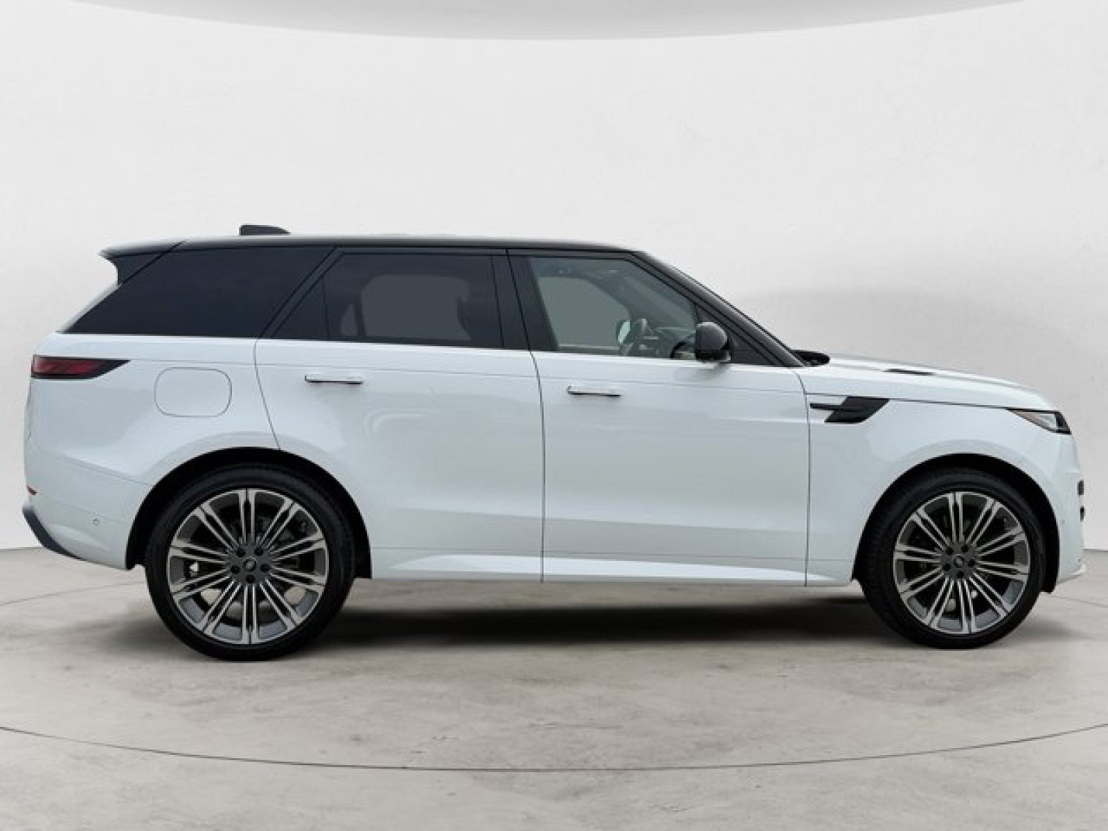 Certified 2024 Land Rover Range Rover Sport Dynamic SE AWD/4WD image 3