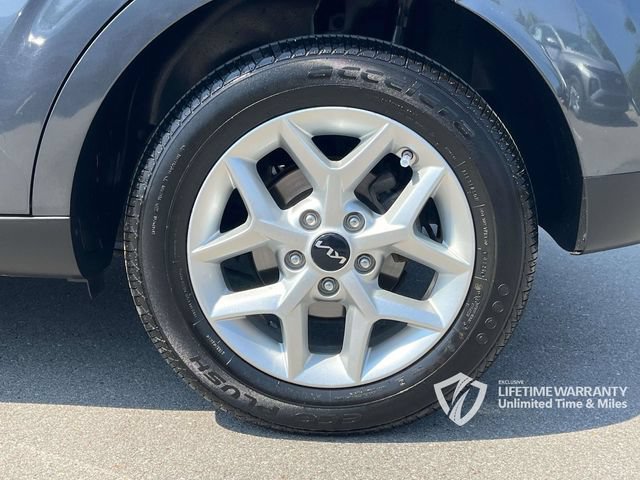 Used 2025 Kia Soul LX w/ LX Technology Package FWD image 13