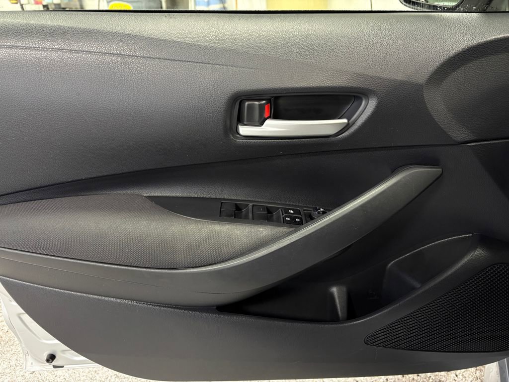 Used 2021 Toyota Corolla LE image 10