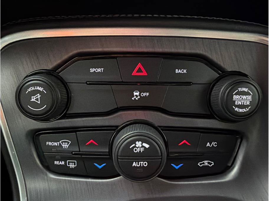 Used 2016 Dodge Challenger SXT RWD image 20