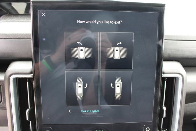 Used 2025 GMC Yukon Denali w/ Sun & Power Step Package image 25