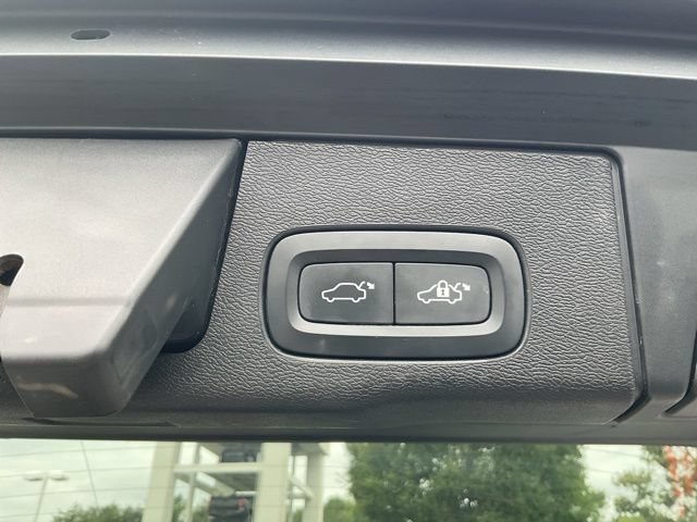 Used 2022 Volvo XC60 B5 Momentum w/ Climate Package FWD image 22