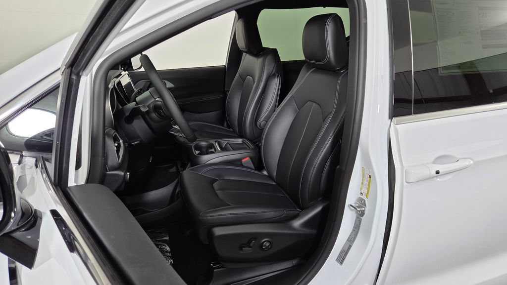 New 2027 Chrysler Pacifica Select AWD/4WD image 15