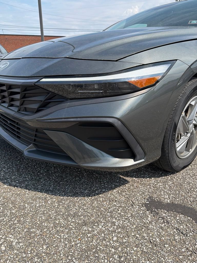 Certified 2025 Hyundai Elantra SE FWD image 9