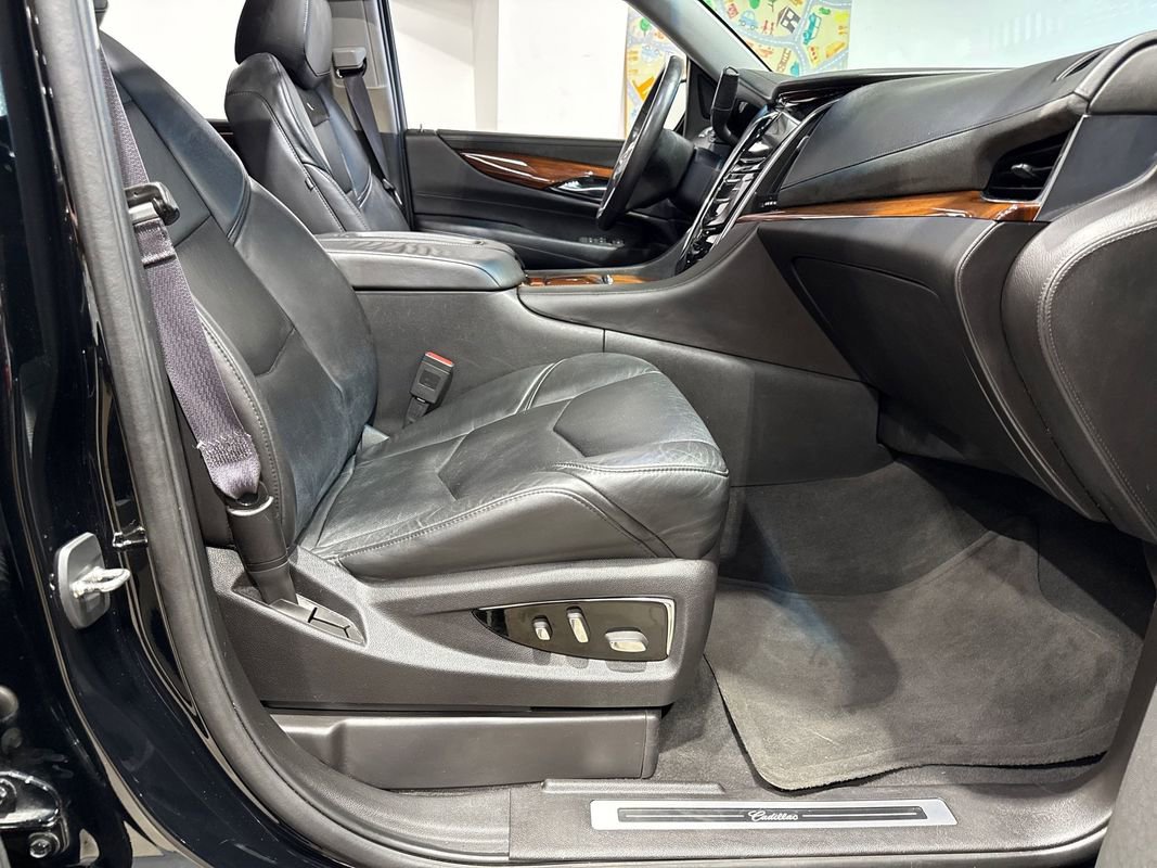 Used 2015 Cadillac Escalade Premium image 57