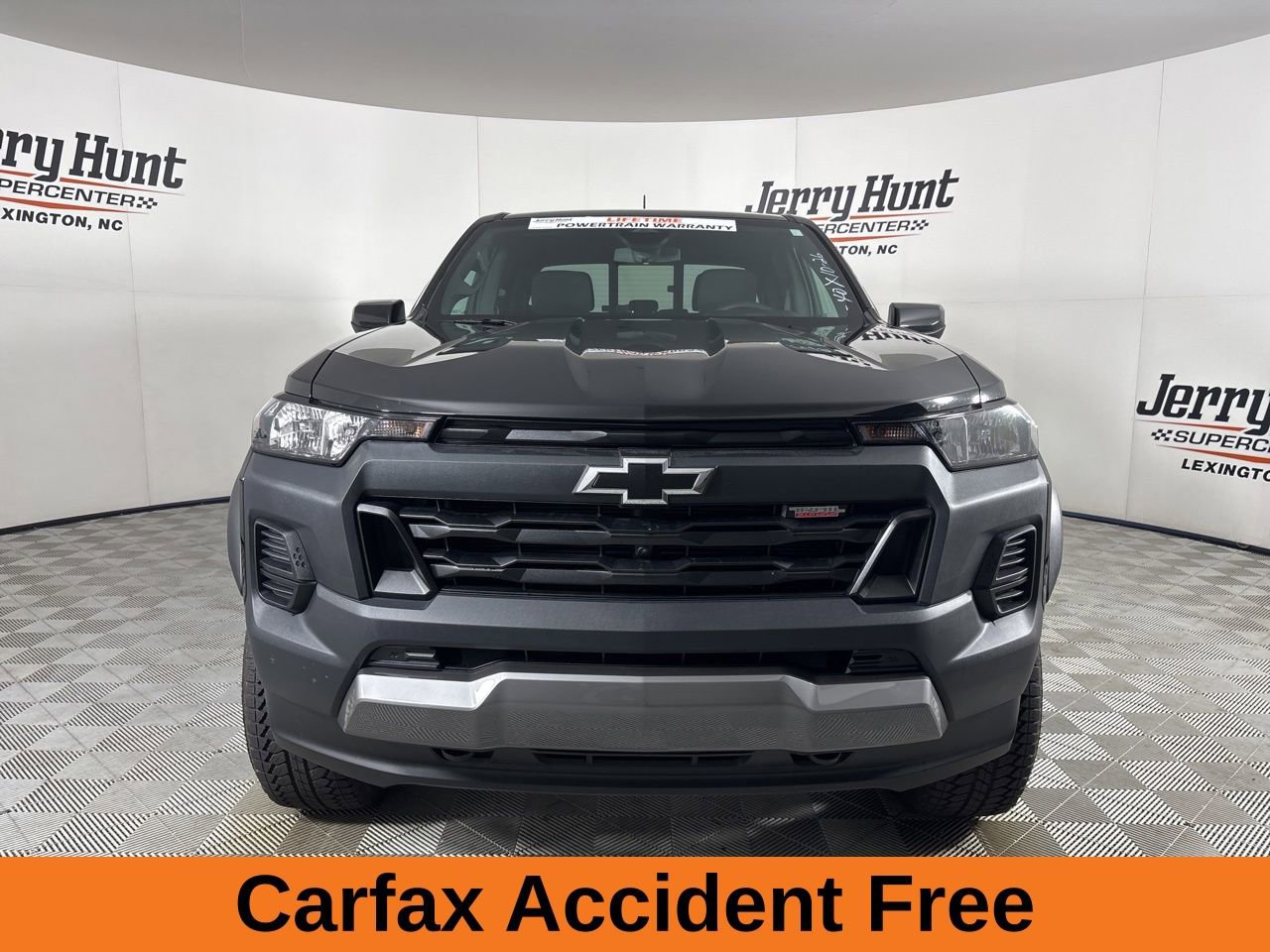 Used 2024 Chevrolet Colorado Trail Boss w/ Technology Package image 3