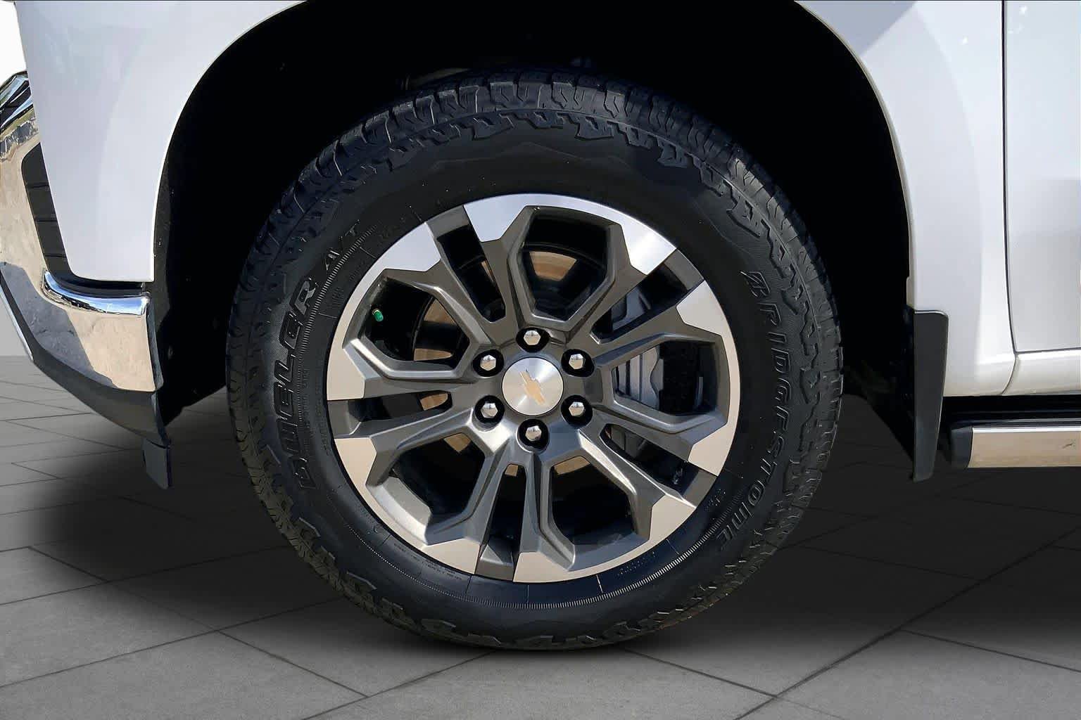 Used 2019 Chevrolet Silverado 1500 LTZ w/ LTZ Premium Package AWD/4WD image 11