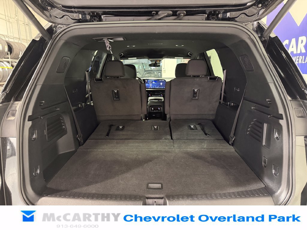Used 2024 Chevrolet Traverse LT w/ Trailering Package FWD image 28