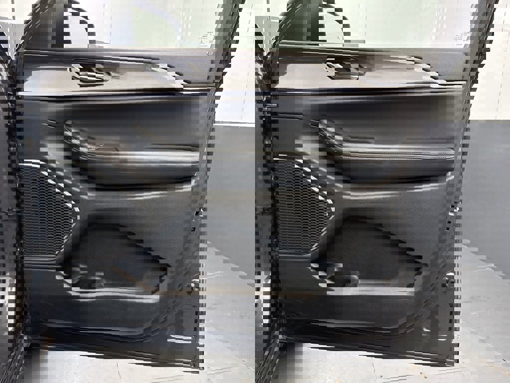 Used 2022 Jeep Grand Cherokee L Laredo w/ Luxury Tech Group I image 30