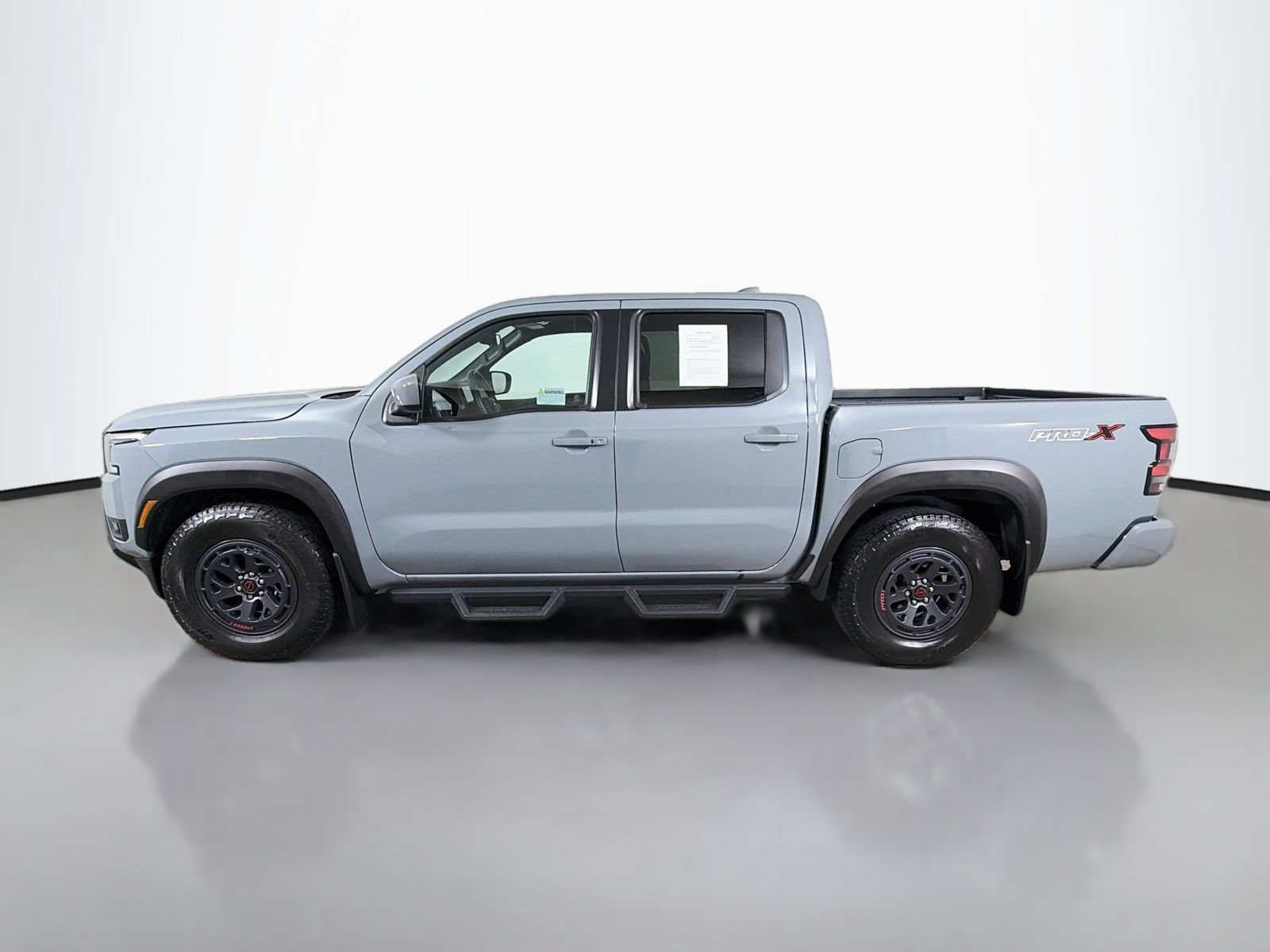 Used 2025 Nissan Frontier Pro-X RWD image 2