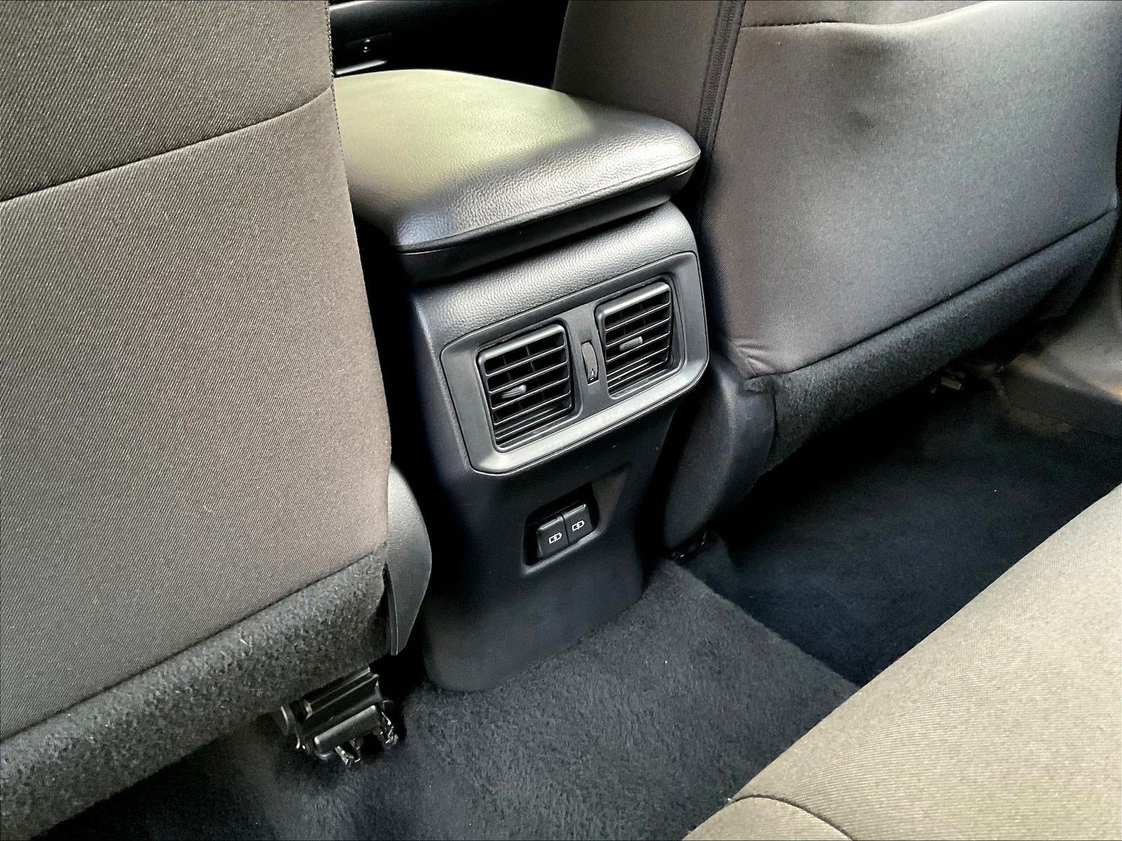 Used 2025 Toyota RAV4 XLE AWD/4WD image 10