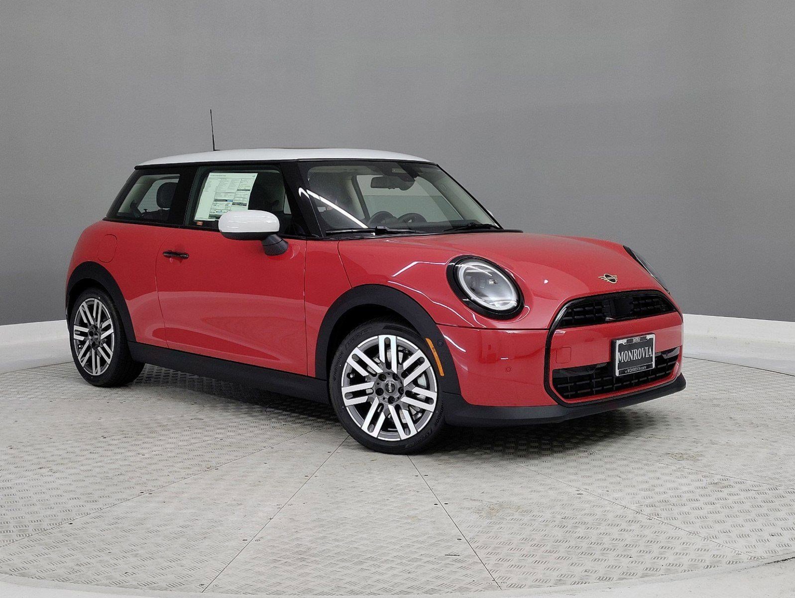 Used 2025 MINI Cooper 2-Door Hardtop image 24