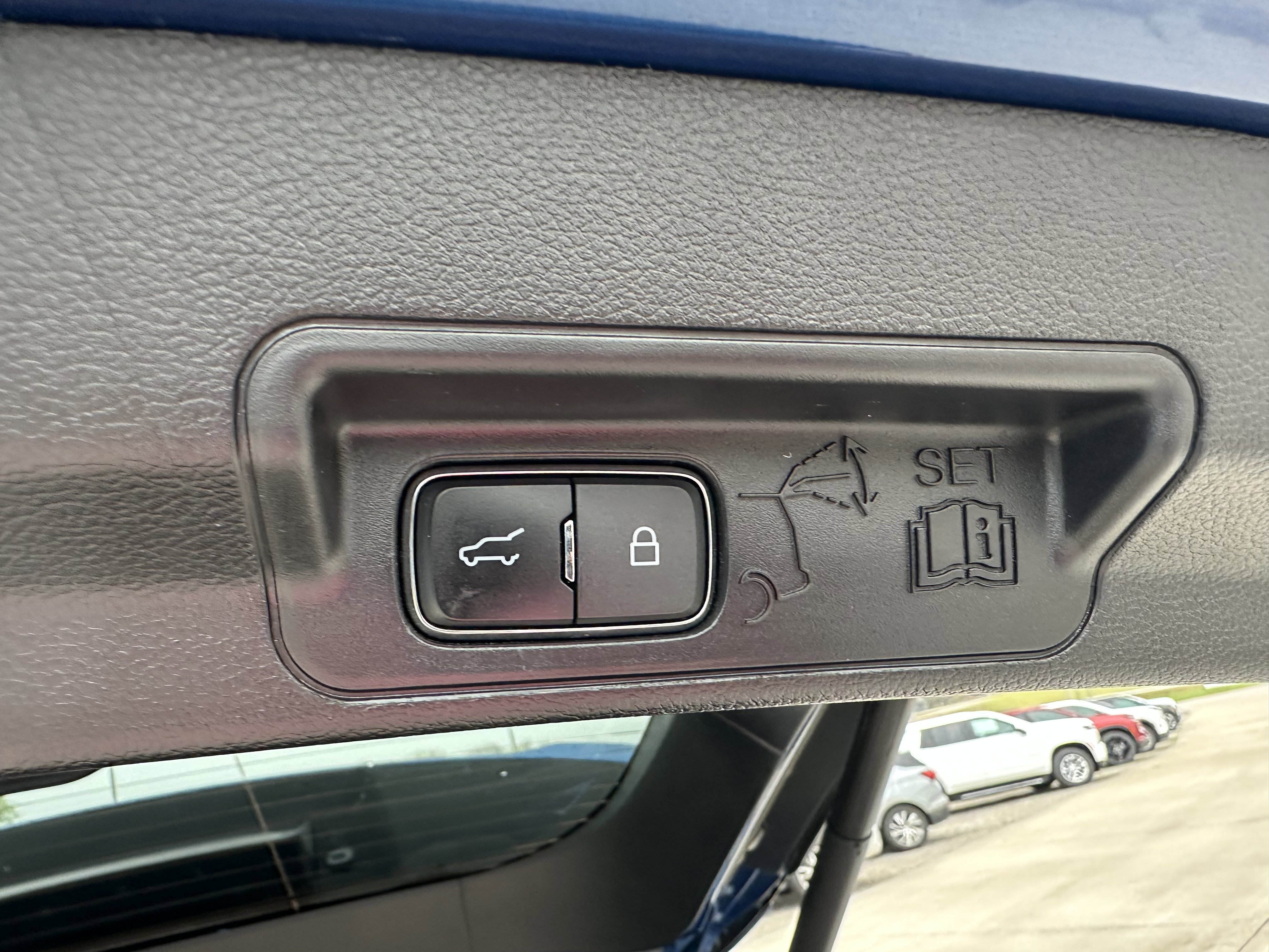 Used 2020 Ford Explorer XLT w/ Equipment Group 202A image 25
