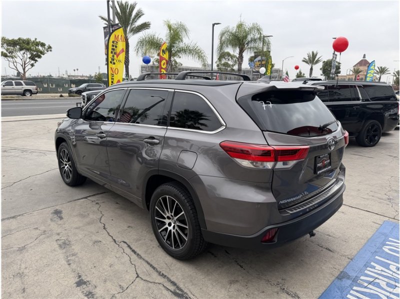 Used 2017 Toyota Highlander SE FWD image 12
