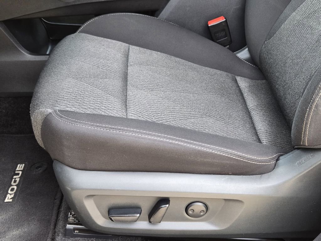 Used 2025 Nissan Rogue SV AWD/4WD image 25