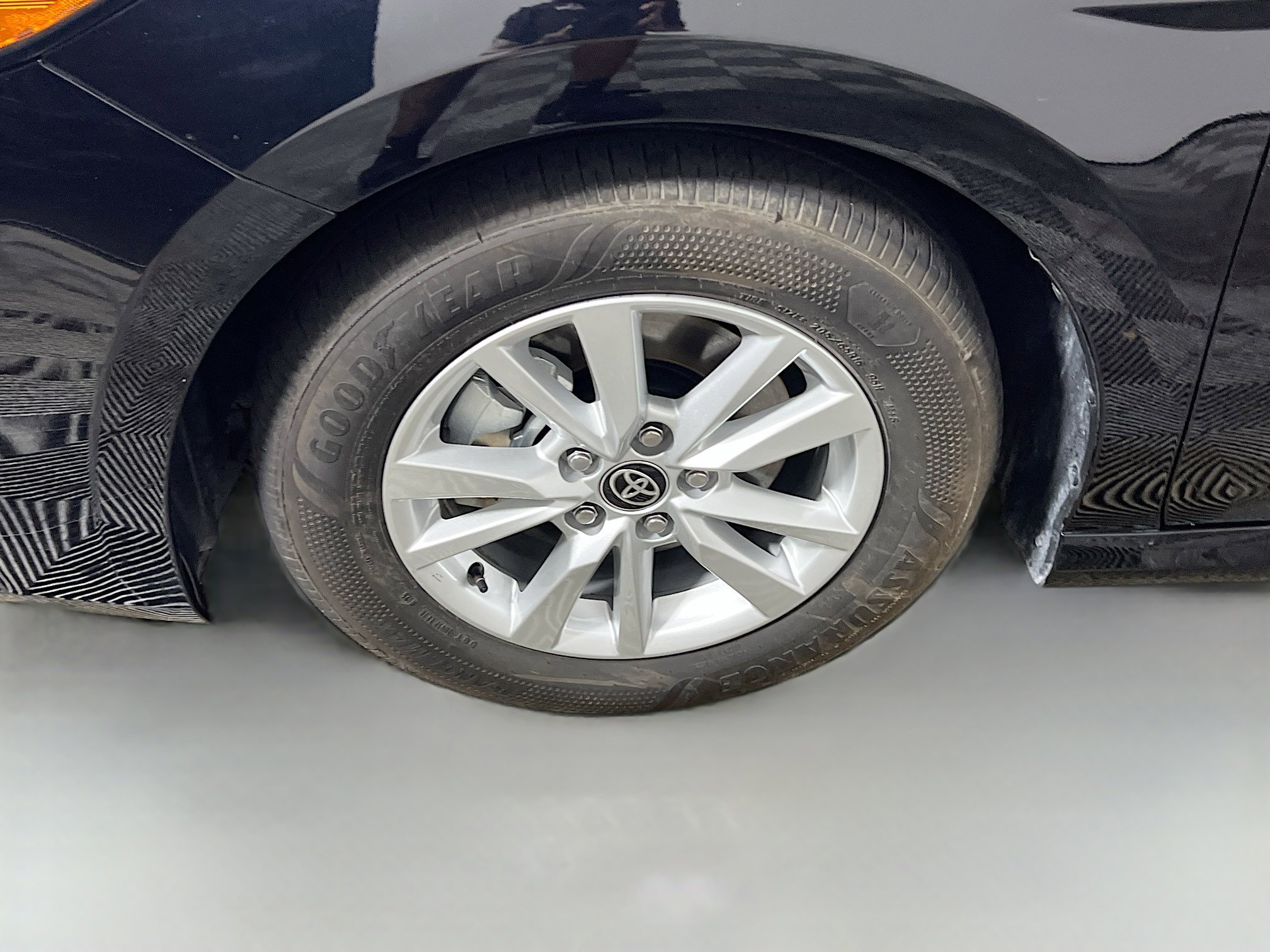 Used 2025 Toyota Camry LE w/ Convenience Package FWD image 14