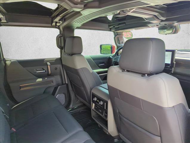 Used 2025 GMC Hummer EV 2X w/ LPO, Illumination Package AWD/4WD image 23