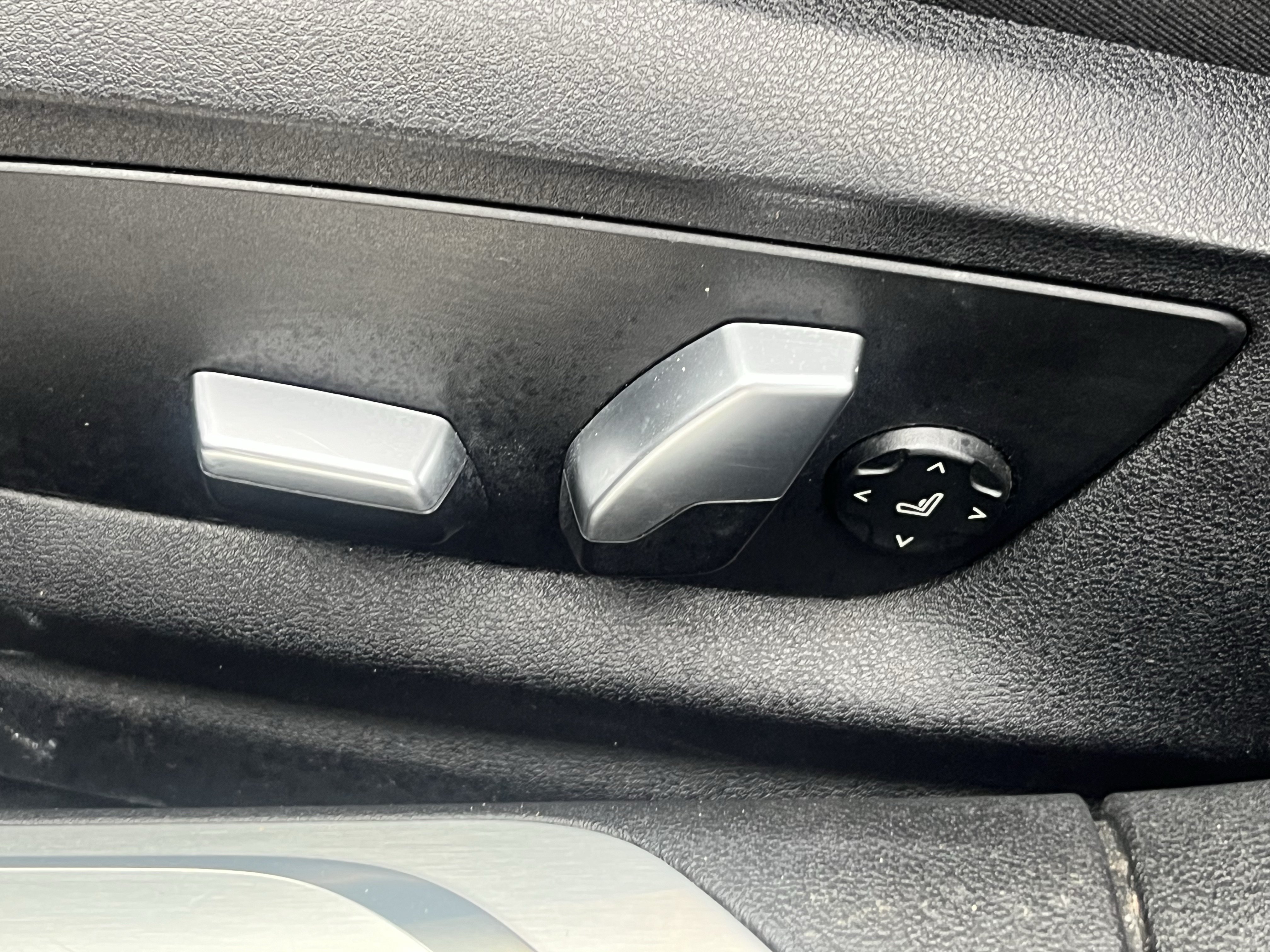Used 2018 BMW 740i RWD image 27