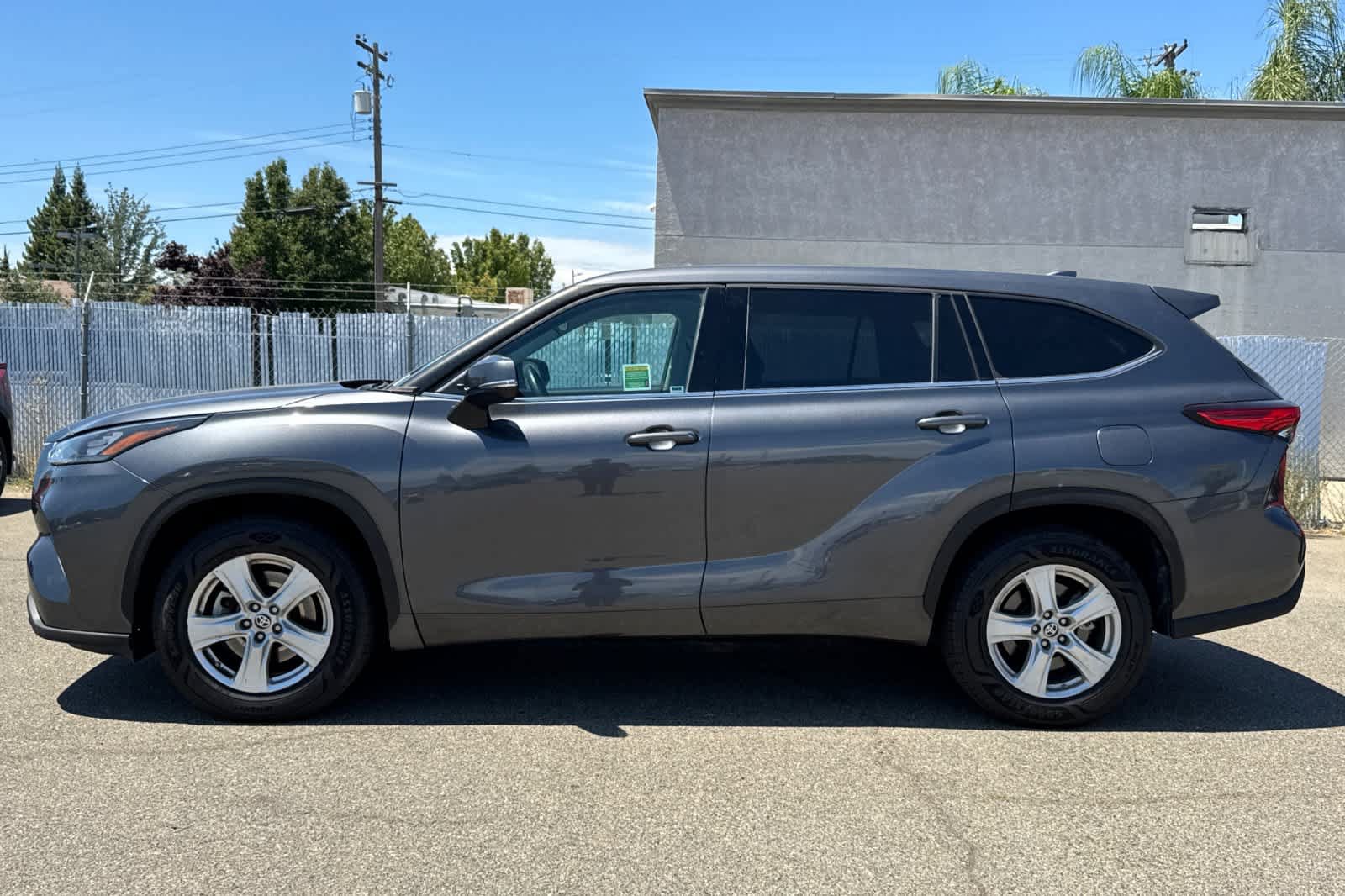 Certified 2020 Toyota Highlander LE FWD image 2