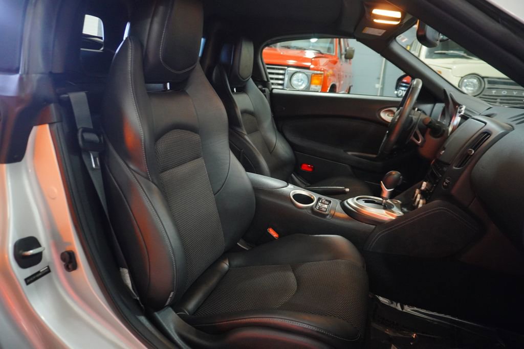 Used 2010 Nissan 370Z Touring image 27