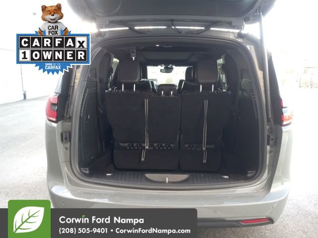 Used 2023 Chrysler Pacifica Limited w/ Uconnect Theater Family Group image 29