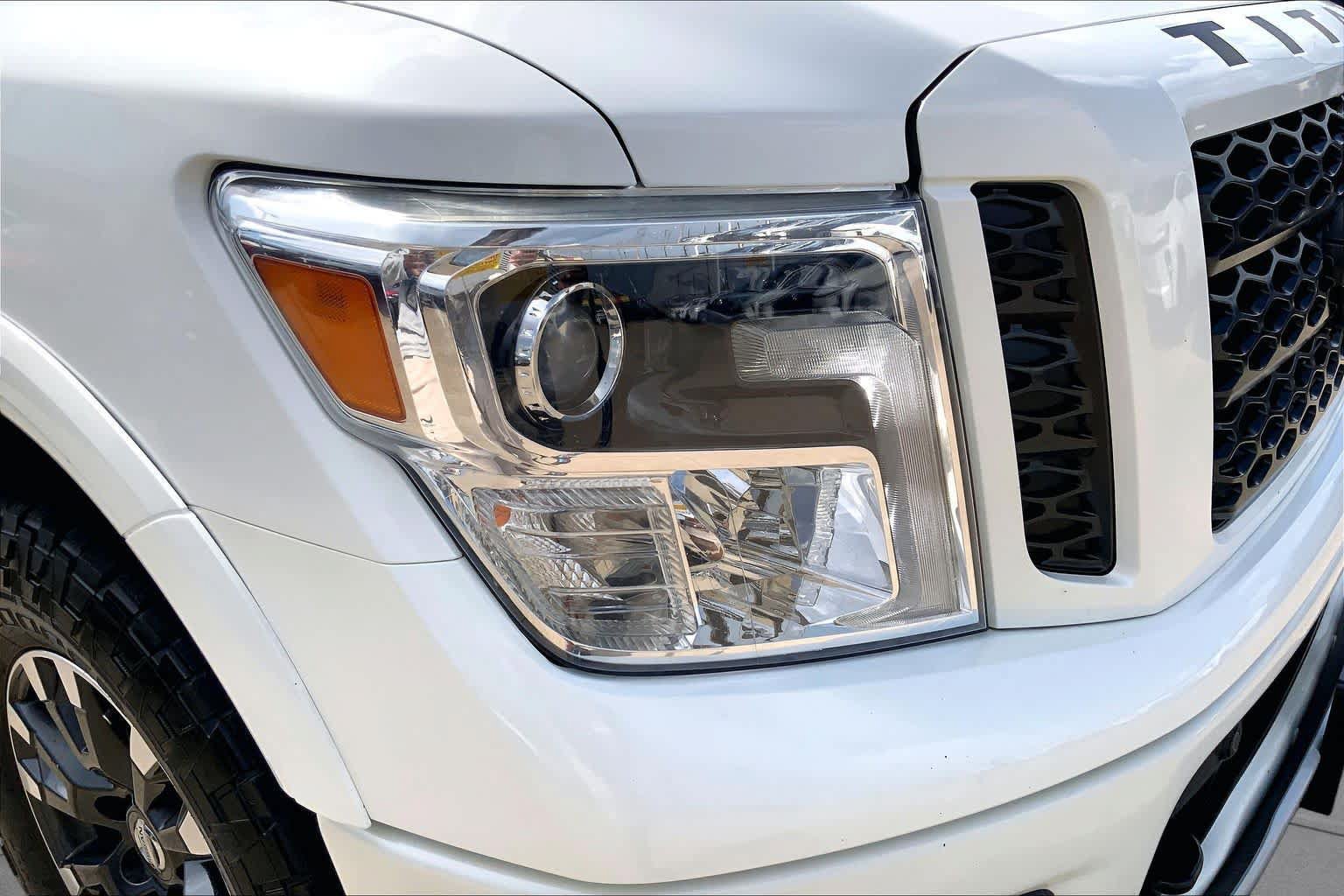 Used 2019 Nissan Titan PRO-4X w/ Pro-4x Convenience Package AWD/4WD image 28