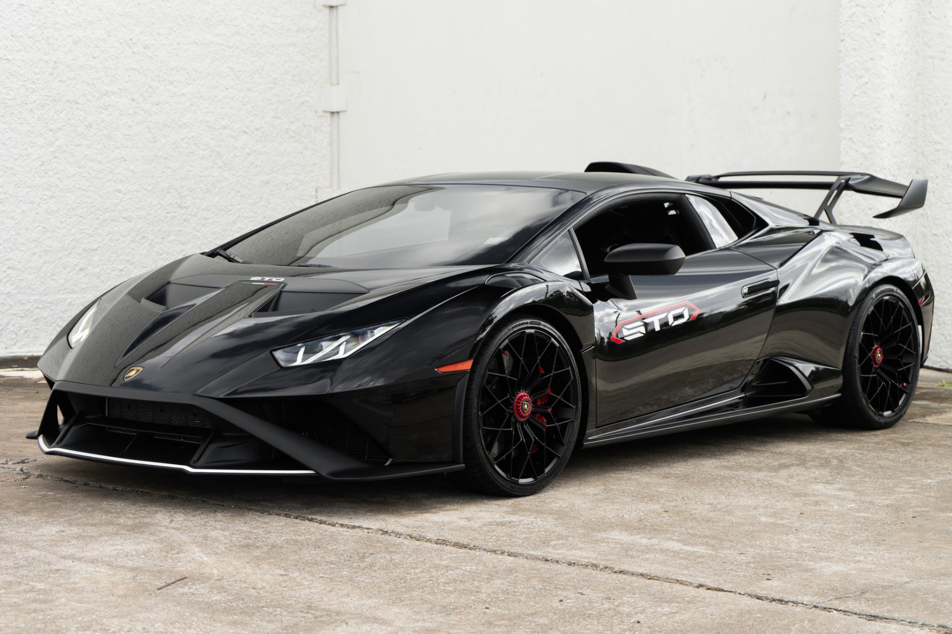 Used 2022 Lamborghini Huracan STO image 4
