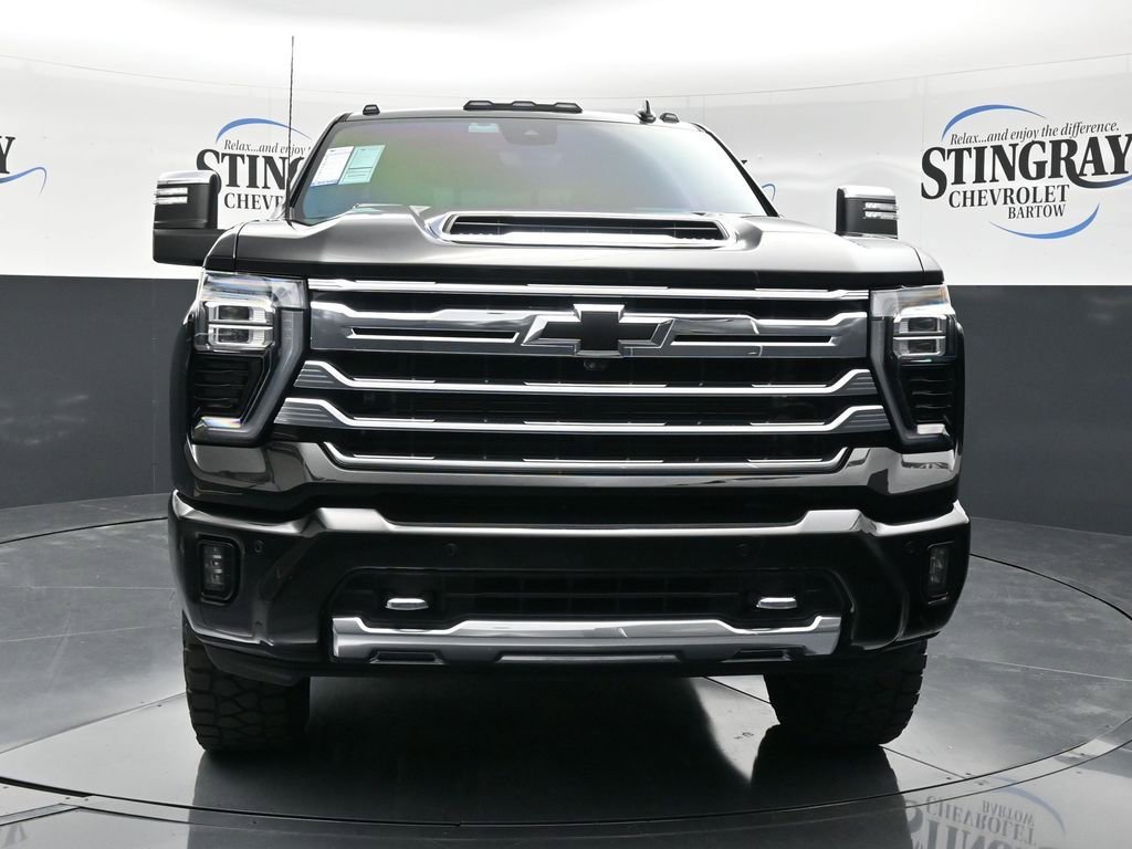 Used 2024 Chevrolet Silverado 2500 High Country w/ High Country Premium Package AWD/4WD image 2