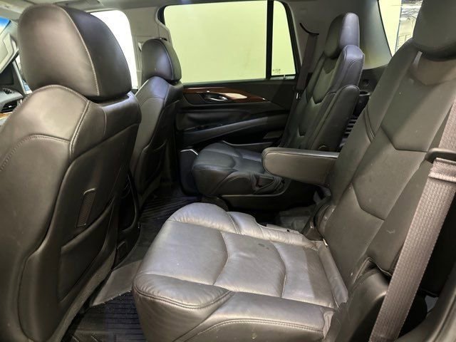 Used 2016 Cadillac Escalade Luxury image 29