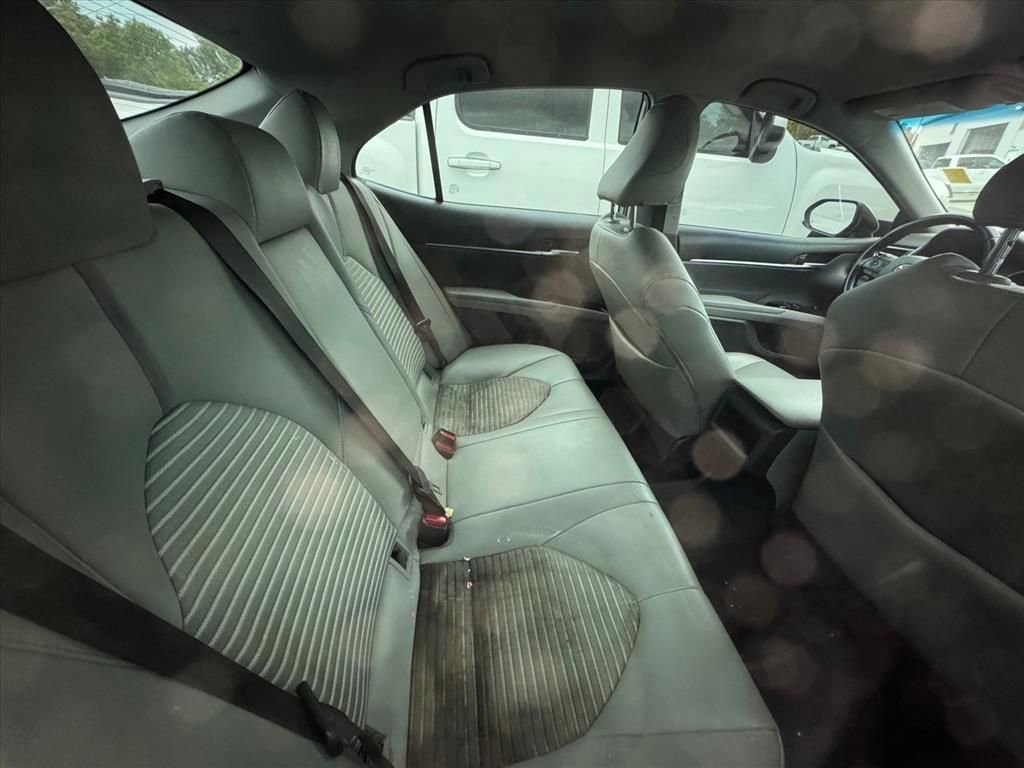 Used 2018 Toyota Camry SE FWD image 4