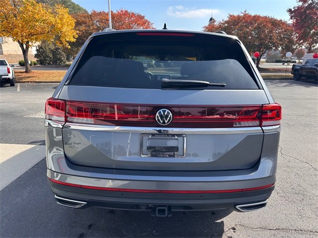 Used 2024 Volkswagen Atlas SE w/ Black Wheel Package image 4