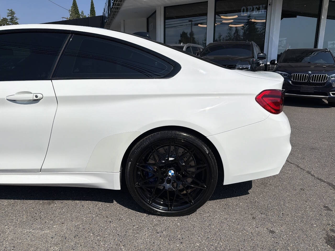 Used 2018 BMW M4 Coupe w/ Competition Package RWD image 4