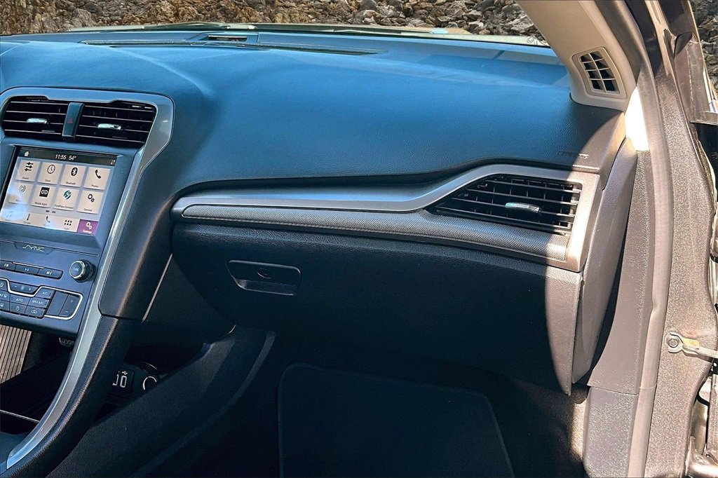 Used 2019 Ford Fusion SE image 15