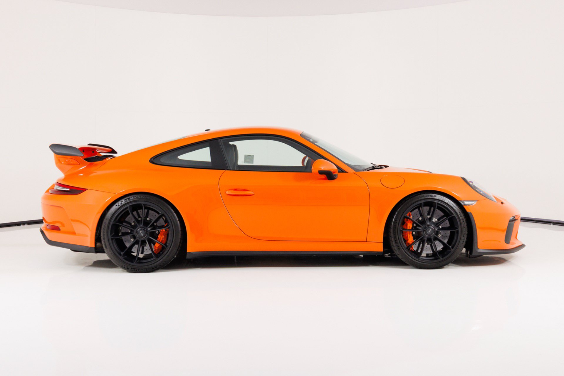 Used 2018 Porsche 911 GT3 RWD image 2