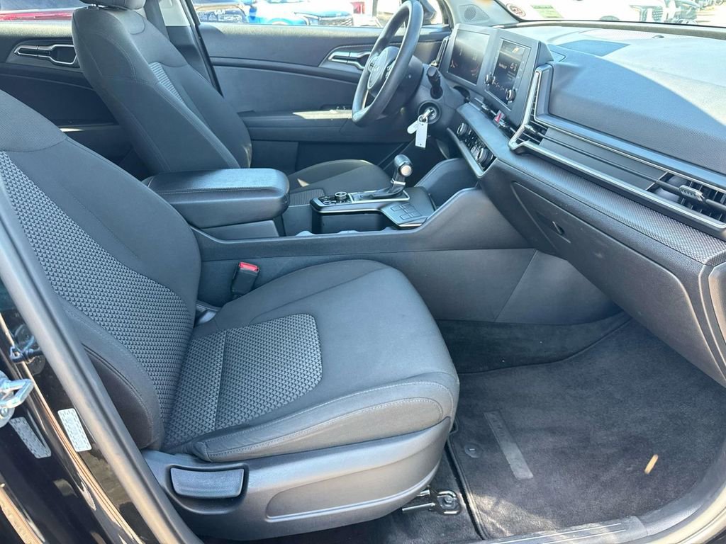 Used 2024 Kia Sportage LX image 19